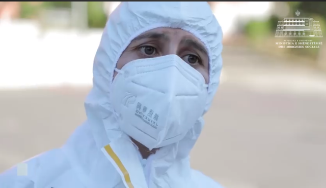 COVID-19/ Mjekja u bën thirrje qytetarëve: Mund të mposhtim virusin që ka gjunjëzuar botën vetëm duke… (VIDEO)