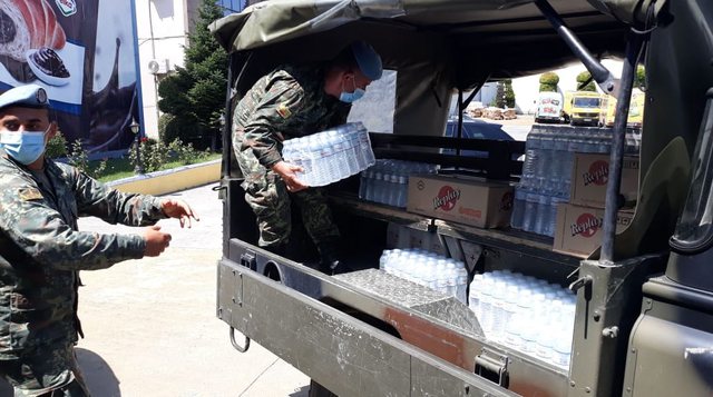 VAZHDON OPERACIONI HUMANITAR/ FA dhe FNSH të përfshira në operacion. Shpërndahen ujë të pijshëm, ushqime, maska dhe…