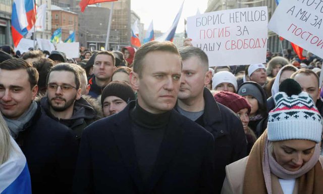 “I HODHËN DIÇKA NË ÇAJ”/ Helmohet kritiku më i madh i Vladimir Putin