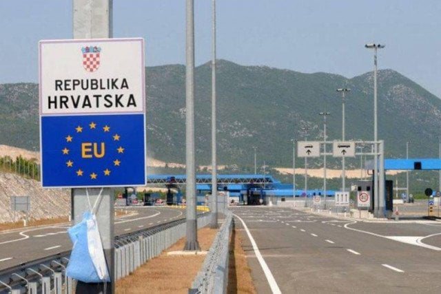 COVID PO SHPËRTHEN ME SHPEJTËSI/ Kroacia rikthehen kufiizmet