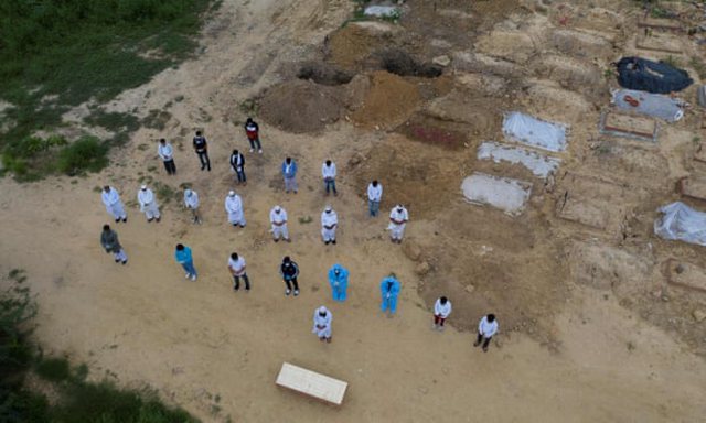 COVID-19/ Mbi 24 milionë të prekur dhe 825 mijë viktima në botë, rekord viktimash në…