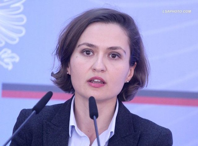 HAPJA E SHKOLLAVE/ Shahini sqaron skenarin se kur duhet të zhvillohet sërish mësimi në kushte shtëpie