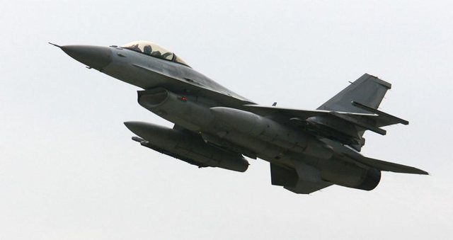 E ADHMJA E LUFTËRAVE/ Kompjuteri mposht pilotin amerikan në dyluftimin ajror