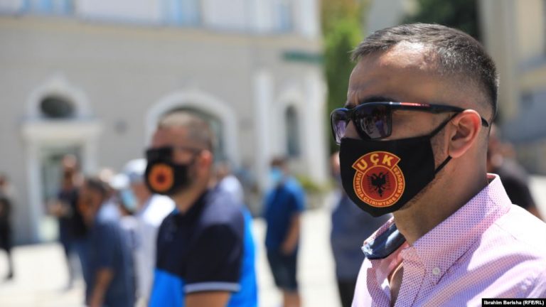 U NDALUA NGA POLICIA SHQIPRE PAS KËRKESËS SË SERBISË/ Ministrja e Jashtme e Kosovës: Ish-luftëtari i UÇK-së u ndalua, u verifikua dhe u lirua
