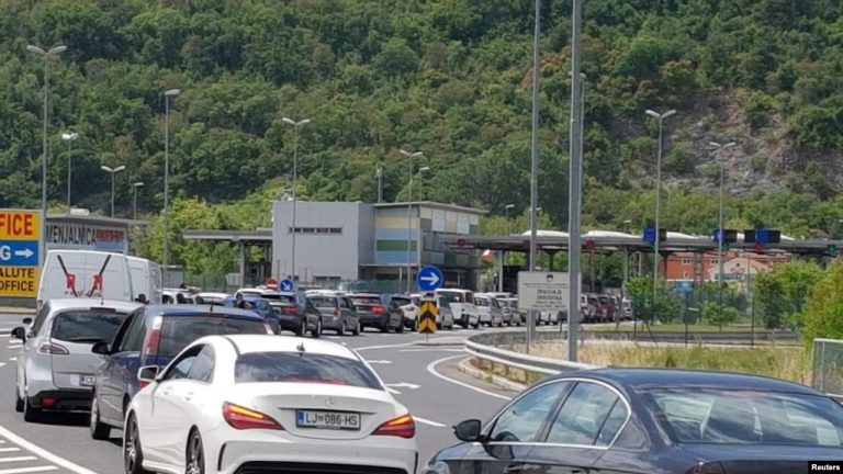 MBROJTJA NGA COVID-19/ Sllovenia vendos masën e vetizolimit për udhëtarët nga Kroacia