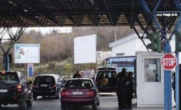 TEST COVID-19 ME VETE DHE KARANTINË 7 DITË/ Kapshtica “bosh”, asnjë makinë në radhë
