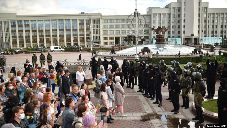 TUBIME KUNDËR PRESIDENTIT/ Dhjetëra protestues dhe gazetarë të arrestuar në Minsk