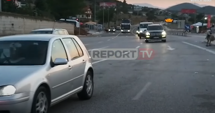 FLUKS MAKINASH NË PIKËN KUFITARE TË MORINËS/ Mijëra pushues kosovarë presin të kalojnë kufirin