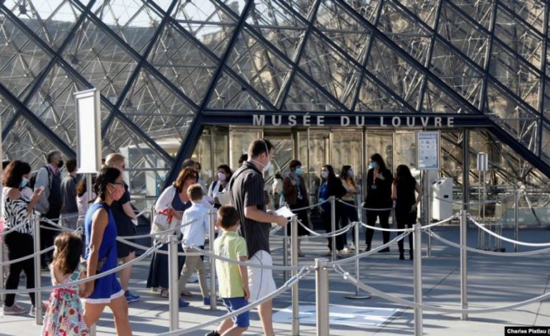 KORONAVIRUSI NË FRANCË/ Mbajtja e maskës bëhet e detyrueshme në shumë pjesë të Parisit