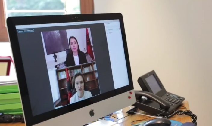QEVERIA MERR VENDIMIN/ Hapen shkollat në shtator, s’ka më mësim online