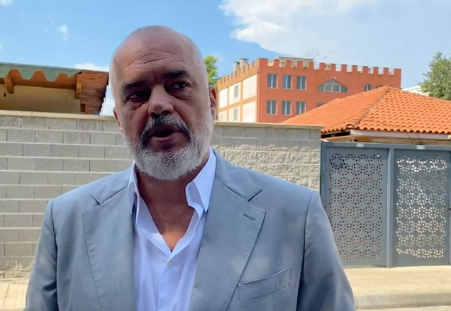 NË SPITALIN INFEKTIV/ Rama jep lajmin e mirë: Së shpejti rritje pagash për të gjithë mjekët dhe infermierët (VIDEO)