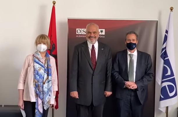 PAK ORË PARA MBLEDHJES SË KËSHILLIT SPECIAL/ Rama takon përfaqësuesin e qeverisë gjermane (VIDEO)