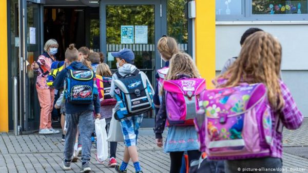 COVID-19/ Gjermania në prag të valës së dytë të pandemisë, ja çfarë paralajmëron mjekja