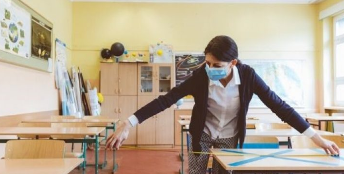 HAPJA E SHKOLLVAE/ Del urdhri i ministrisë: Si do të zhvillohet mësimi në Shqipëri, oraret dhe ulja në klasa
