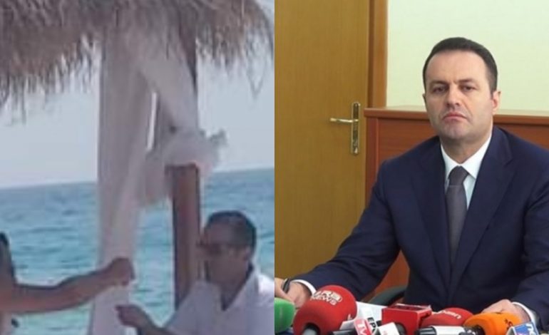 DALIN FOTOT/ Ish kryeprokurori Llalla pushime luksi në jug