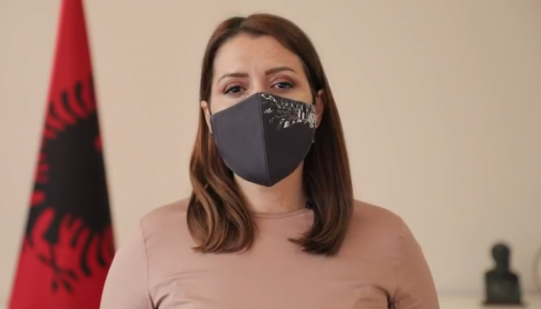 SITUATA E RËNDUAR E COVID-19/ Manastirliu apel të rinjve: Bëni një “sakrificë” të vogël sot. Ua keni borxh prindërve dhe të afërmve! Kalojeni…