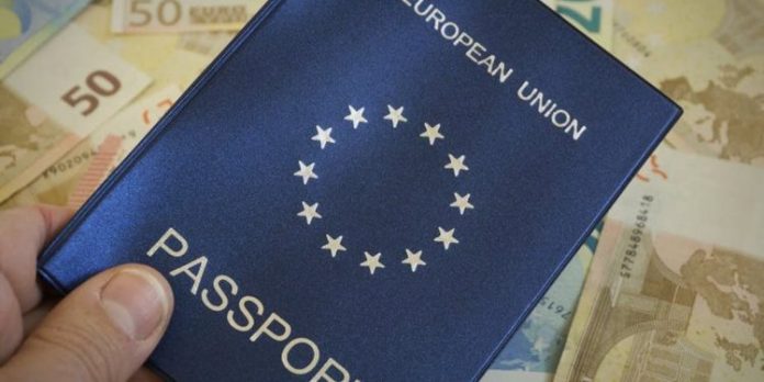 RAPORTI/ Gjysma e qytetarëve shqiptarëve kanë pasaporta të vendeve anëtare të Europës