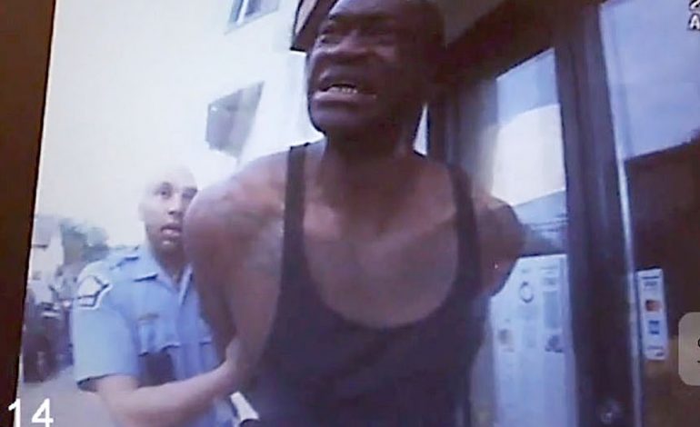 “JU LUTEM, MOS MË QËLLONI”! Dalin pamjet të reja nga vrasja tragjike e George Floyd, 47-vjeçari duke qarë para policëve… (VIDEO)