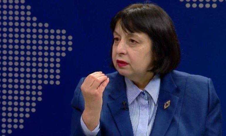 COVID-19/ Silva Bino i përgjigjet Tritan Shehut dhe tregon si llogariten testimet