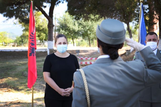 “ATË QË OFRON AKADEMIA E FA S’E OFRON ASNJË TJETËR”/ Olta Xhaçka thirrje maturantëve në ditën e fundit të aplikimeve: 60 kuota studimi bachelor