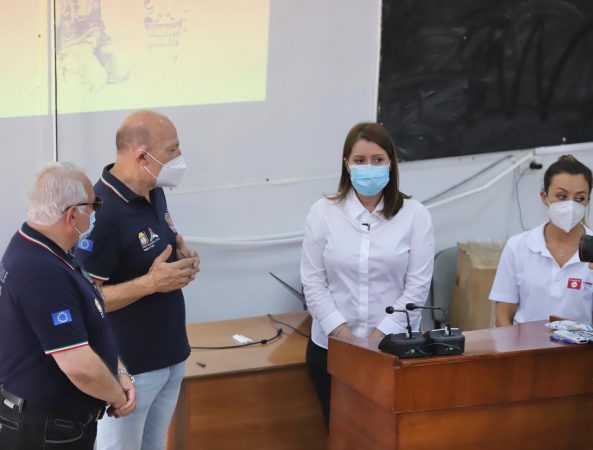 “FUQIZOJMË KAPACITETET NJERËZORE”/ Manastirliu me ekipin e mjekëve italianë dhe shqiptarë: 400 pacientë u shpëtuan në terapinë intensive në Infektiv