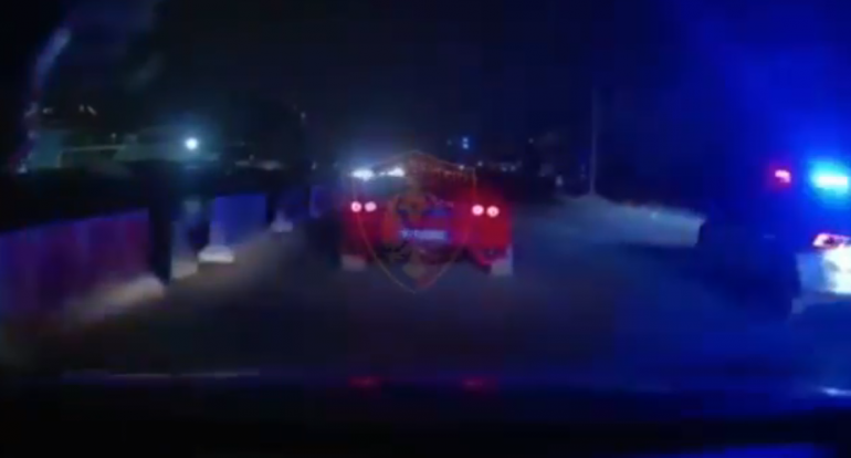 KONTROLLE ME RADAR NË TIRANË/ Bllokohet ‘’Ferrari’’ me targa të një automjeti tjetër, ndëshkohen dhjetëra drejtuesë për shpejtësi dhe manovra të rrezikshme