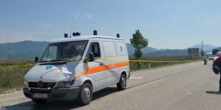 PËRPLASI PËR VDEKJE 10-VJEÇARIN NË KAKAVIJË/ Shoferi i ambulancës mbetet në burg: Isha me 75 km/h, po shkoja në…