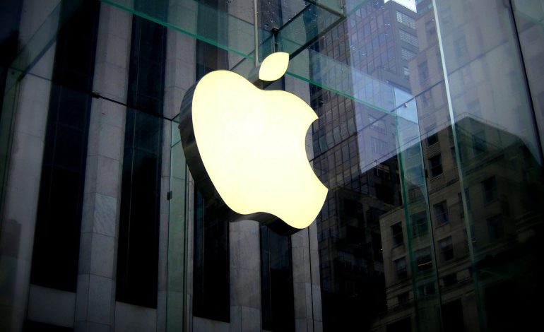 SHIFRAT/ Zyrtarisht Apple bëhet kompania më e madhe në botë