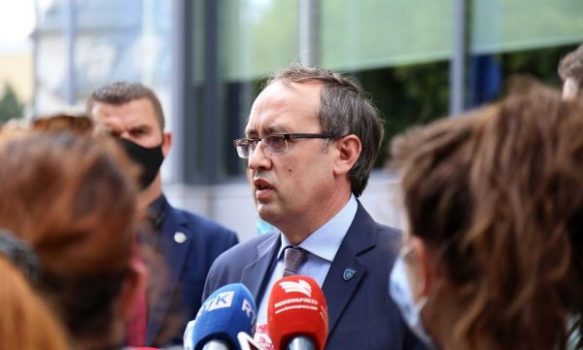 “TRENDI I RASTEVE TË REJA ME COVID NË RËNIE”/ Hoti: Situata nuk është plotësisht nën kontroll