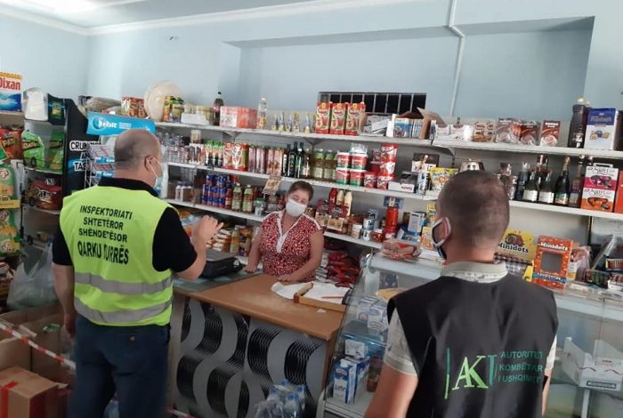 ASGJËSOHEN 91 TON PRODUKTE TË SKADUARA/ Por AKU mjaftohet vetëm me masa paralajmëruese