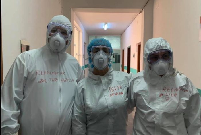 NË FRONTIN E PARË TË “LUFTËS” NDAJ COVID-19/ Najada Çomo publikon FOTON dhe falenderon mjekët reanimatorë