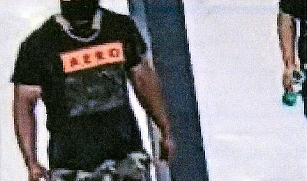 “PËRQAFIMET COVID”/ Policia në kërkim të burrit që përhap koronavirusin në rrugë