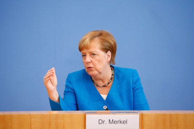 KORONAVIRUSI/ Merkel kërkon seriozitet përballë pandemisë: Mund të përkeqësohet muajt e ardhshëm