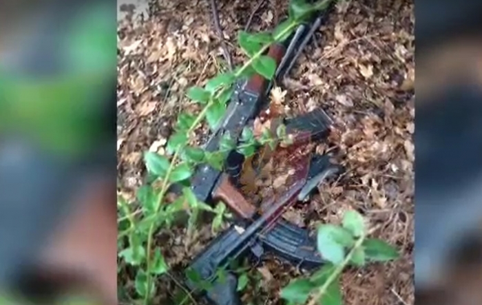 AKSION SI NË FILMA/ Qëllonin me armë zjarri për “qejf”, arrestohen 5 persona në Berat: Si hodhën kallashnikovët dhe iu arratisën policisë