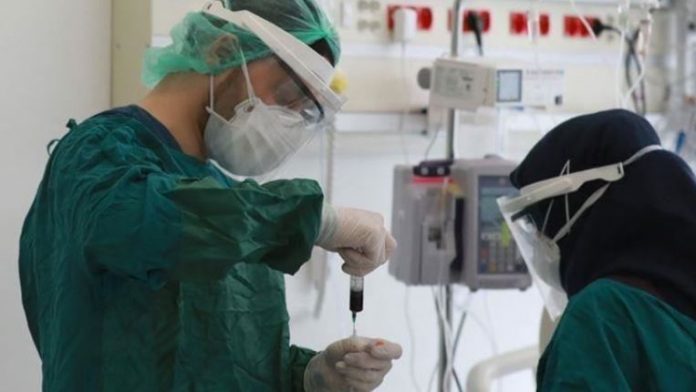STUDIMI/ Rreth 75% e pacientëve i ndiejnë efektet e virusit COVID-19 muaj më vonë