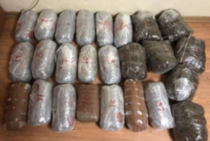 U KAP ME 5E KILOGRAM DROGË NË MURIQAN/ Arrestohet italiani , ja ku e kishte fshehur (EMRI)
