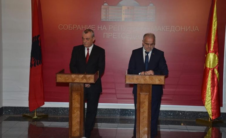 “ELITA POLITIKE SHQIPTARE…”/ Ruçi uron Talat Xhaferin, për rizgjedhjen Kryetar i Kuvendit të RMV