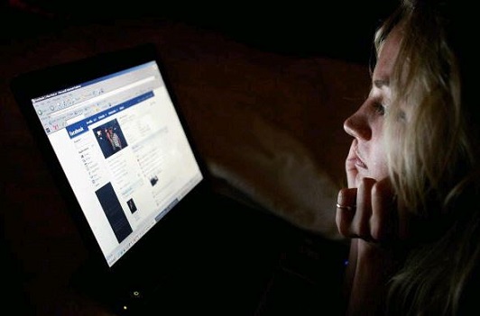 “NUK KA SEKS PA PARA”/ E reja harron bisedën hapur. Prindërit lexojnë bisedat, dyshojnë për prostitucion