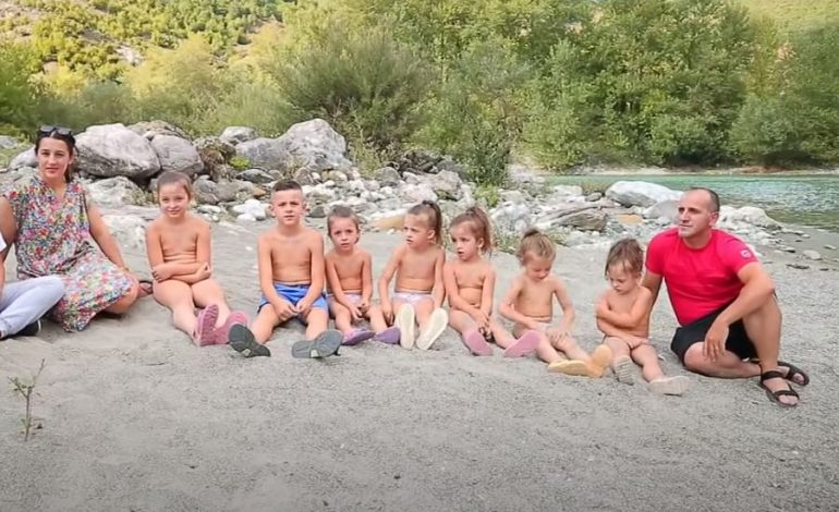“MË KA BEKUAR…”/ 29-vjeç dhe me shtatë fëmijë, historia e pabesueshme e vajzës nga Tropoja me dy fakultete (VIDEO)