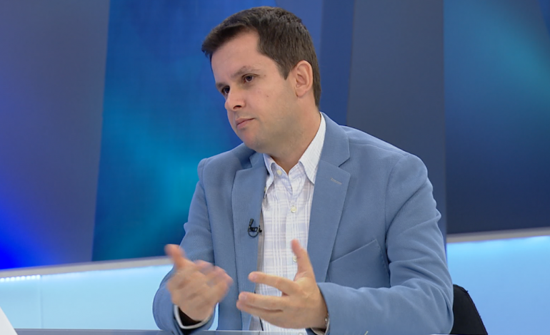 HAPJA E SHKOLLAVE/ Mjeku Alimehmeti qetëson prindërit: Ja pse fëmijët nuk janë transmetuesit kryesorë të Covid. STUDIMI…