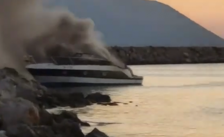 SKAFI MERR FLAKË NË VLORË/ Detajet e reja: Ishte me turistë dhe 500 litra benzinë