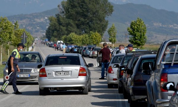 SITUATA NË KAKAVIJË/ Ministria e Jashtme jep njoftimin e rëndësishëm: Nga nesër kush futet në Greqi karantinohet 7 ditë, nga e hëna…