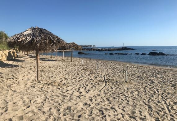 DESTINACIONI I DITËS/ Kallmi, plazhi ende i “paprekur” që të fal qetësinë aq shumë të dëshiruar!
