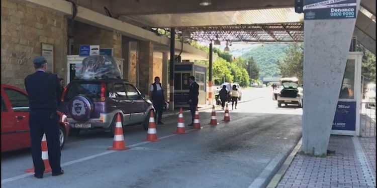 NORMALIZOHET SITUATA NË KAPSHTICË/ Nuk ka qytetarë në pritje. Kuota prej 300 personash nuk është plotësuar