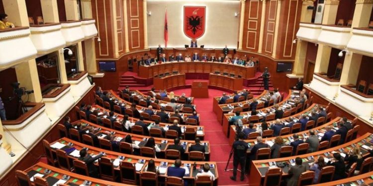 HYN NË FUQI KODI I RI ZGJEDHOR/ Me lista gjysmë të hapura dhe pa koalicione parazgjedhore