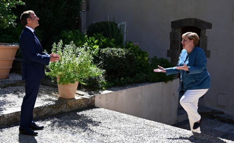 DALIN PAMJET/ Takimi në fortesën mesjetare, Merkel viziton Macron në rezidencën e pushimeve