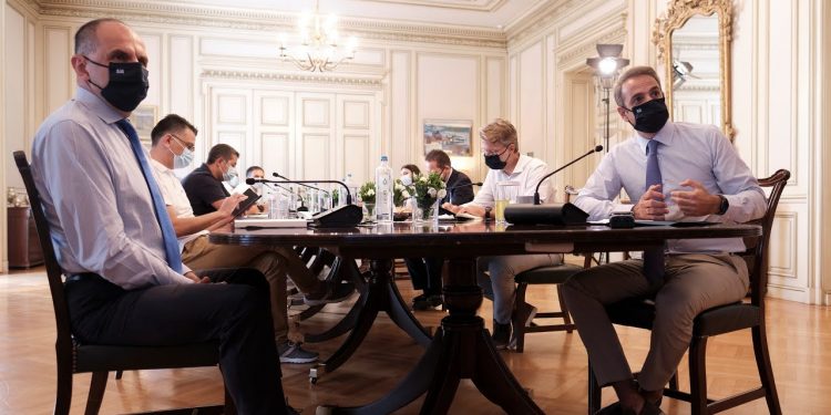 KORONAVIRUSI/ Kryeministri grek: Në dhjetor 2020 nis shpërndarja e vaksinës anti-COVID në BE