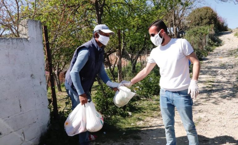 NË KOHË PANDEMIE/ Vazhdon operacioni humanitar në Gjirokastër për shpërndarjen ushqimeve banorëve
