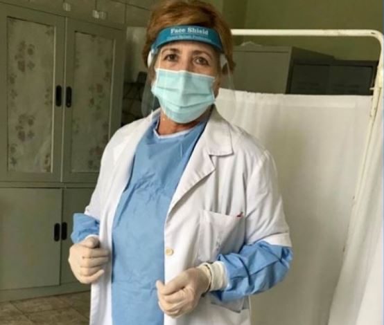 “MAMI IM 63 VJEÇE NË VIJËN E FRONTIT…”/ Politikania shqiptare publikon foton e nënës së saj