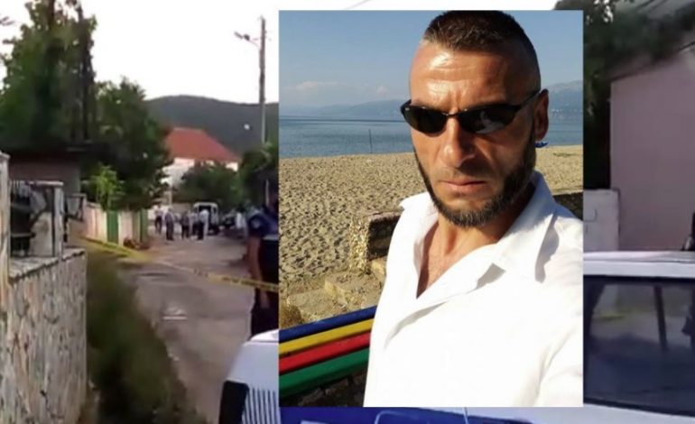 HORRORI NË POGRADEC/ Mbërrin në gjykatë për masë sigurie Olsi Çekiçi (VIDEO)